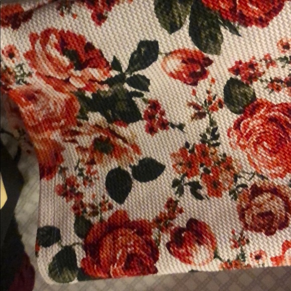 Floral red and white dress - Picture 4 of 4